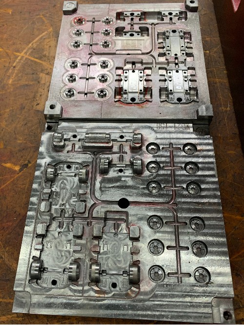 <i style='color:red'>塑料注塑模具加工</i>那些小細節