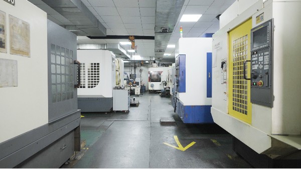 聚氨酯注塑讓汽車“瘦身”50%:減重不減剛度的黑科技