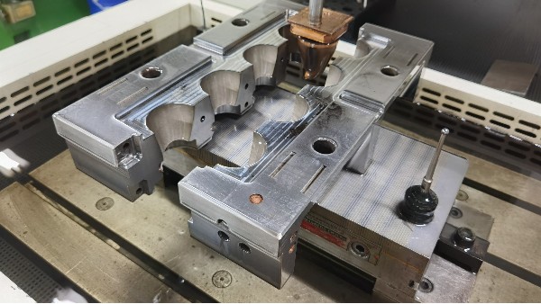 塑膠注塑模具加工生產(chǎn)流程