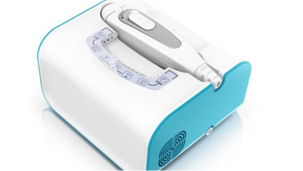 雙色注塑工藝:破解高端美容儀一體化機(jī)身的設(shè)計(jì)困局